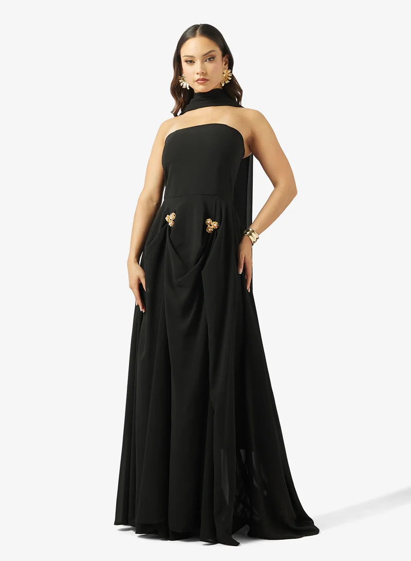 جينجر بوتيك فستان بياقة باندو بخصر منسدل وكشكشة مع وشاح